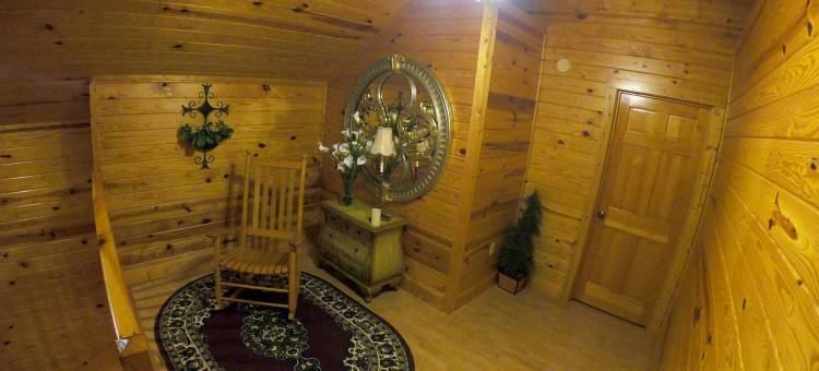 带热水浴缸、桑拿和台球桌的美丽小屋(Kuntree Cabin by Beyond Expectations W Hot Tub)图片