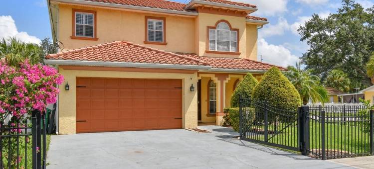 Tampa "Good Times" Home+GameRoom, Sleeps 12, 4br/3.5bth, Great Location/Backyard图片
