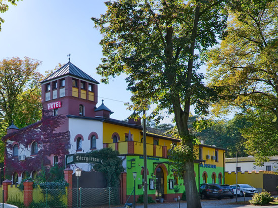 华尔兹罗森酒店