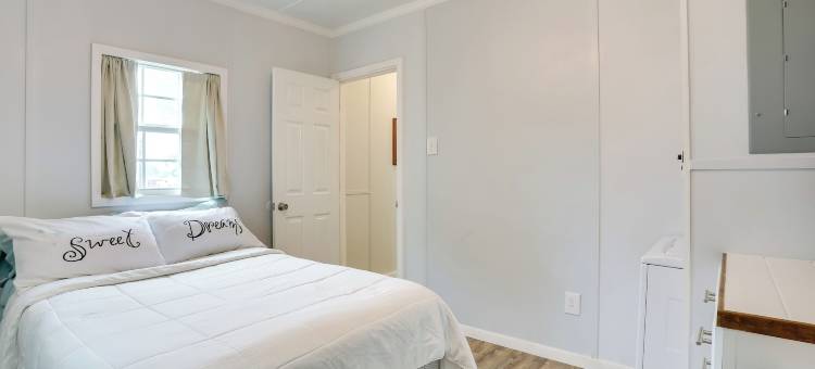 靠近公园和湖泊：宠物友好温妮小屋(Near Parks & Lakes: Pet-Friendly Winnie Cottage)图片