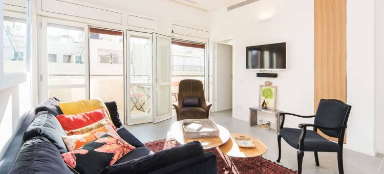 Bright Apt w Balcony & Mamad 10min Walk from Beach图片