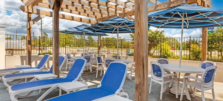 品质酒店及套房春湖 - 费耶特维尔近自由堡(Quality Inn & Suites Spring Lake - Fayetteville Near Fort Liberty)图片