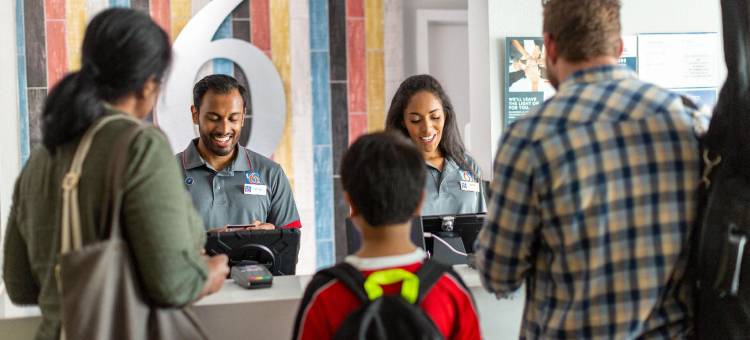 弗吉尼亚瀑布教堂 - 阿灵顿大道 6 号汽车旅馆(Motel 6 Falls Church, VA - Arlington Boulevard)图片