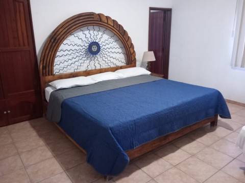Charming 2-bedroom cottage with WiFi, AC in tranquil Tequesquitengo