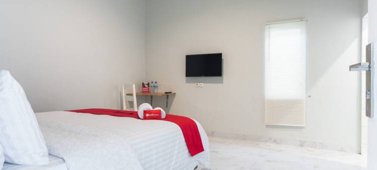 红多兹Plus酒店-近USU棉兰医院2号(RedDoorz Plus Near RS Usu Medan 2)图片