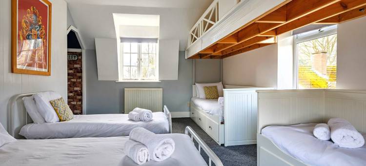 Cottage in Crimplesham with Games Room & Garden图片
