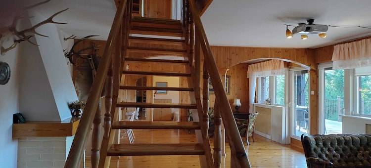 Half of a Holiday Home, Huge Garden, Pond图片