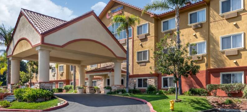史蒂文生牧场舒舒适套房酒店(Comfort Suites Near Six Flags Magic Mountain)图片