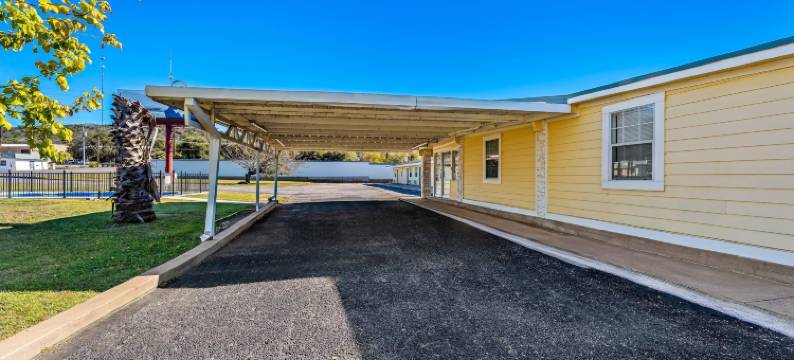 罗德威酒店金斯兰 - LBJ湖(Rodeway Inn Kingsland - Lake LBJ)图片