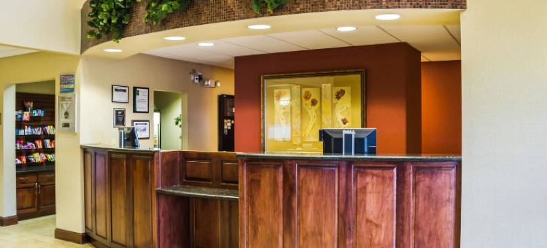 克拉丽奥波恩特苏福尔斯机场酒店(Clarion Pointe Sioux Falls Airport)图片