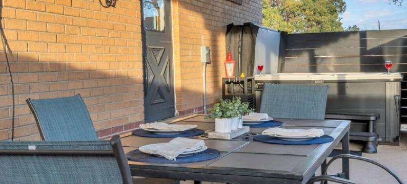 Cozy Den Retreat - Hot Tub - Game Room - BBQ - Fire Pit Min to Downtown Denver图片