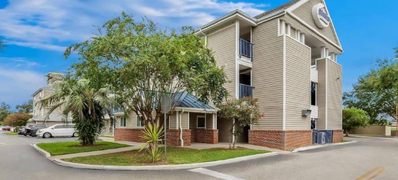 莱克兰北 I-4 郊区开放式客房(Suburban Studios Lakeland North I-4)图片