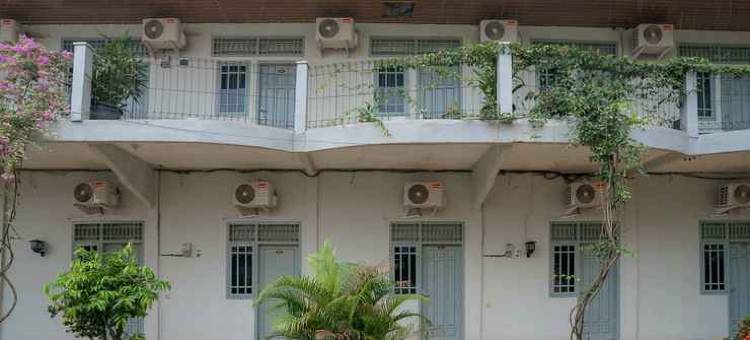 红多兹酒店-近楠榜梅德卡地铁塔曼(RedDoorz Near Taman Merdeka Metro Lampung)图片