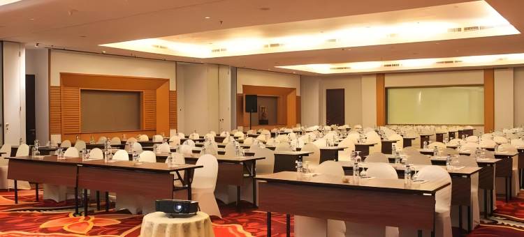 谏义里太阳大酒店(Grand Surya Hotel Kediri)图片