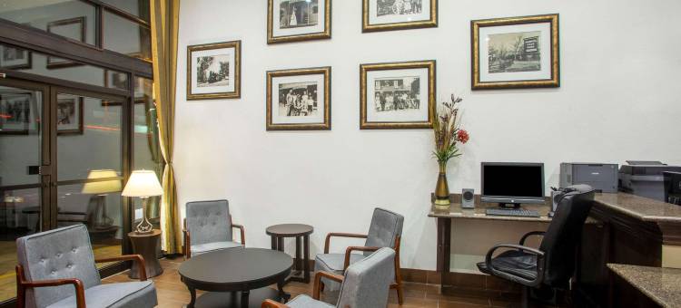 布兰森呗盟套房酒店-中央大街(Baymont by Wyndham Branson - on the Strip)图片