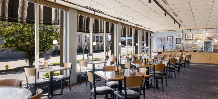 马里内特河畔贝斯特韦斯特酒店(Best Western Riverfront Inn)图片