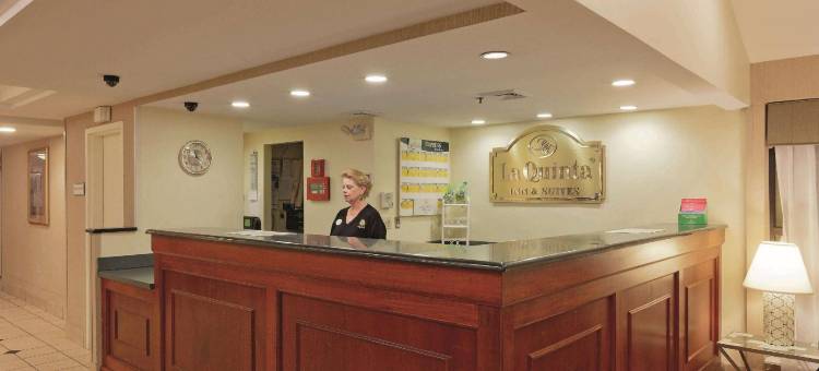 沃威克普罗维登斯机场拉昆塔温德姆套房酒店(La Quinta Inn & Suites by Wyndham Warwick Providence Airport)图片