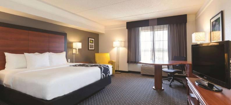 北达拉斯中心拉昆塔温德姆套房酒店(La Quinta Inn & Suites by Wyndham Dallas North Central)图片