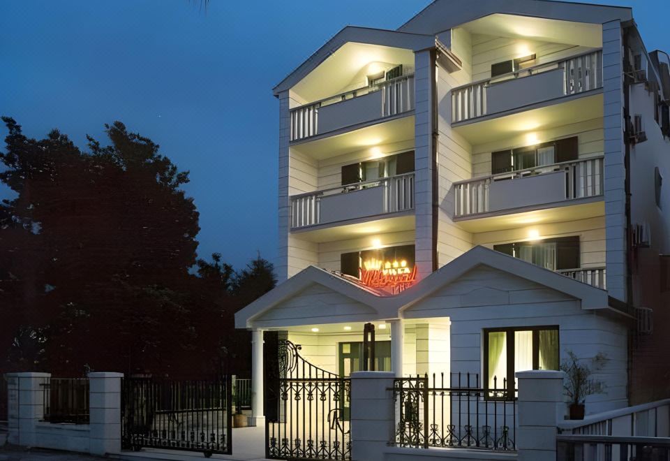 Hotel Villa RoyalOver view