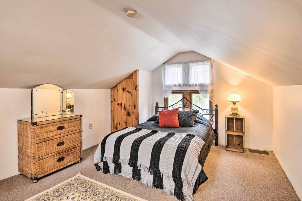 占地15英亩,带池塘的乌纳迪拉古朴别墅!(Rustic Unadilla Cottage on 15 Acres w/ Pond!)