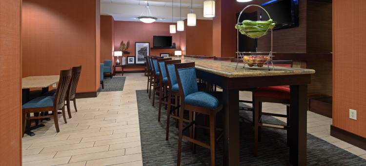希尔顿欢朋套房酒店(Hampton Inn & Suites Bremerton)图片