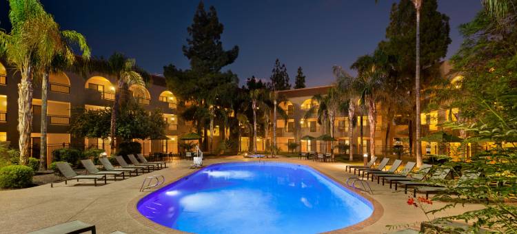 希尔顿旗下凤凰城坦佩大使套房酒店(Embassy Suites by Hilton Phoenix Tempe)图片