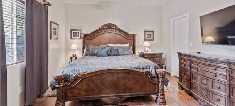 Rainbow Lake Home in Gated Community with Boats,  Hot Tub, Tesla EV and Lake ACC图片