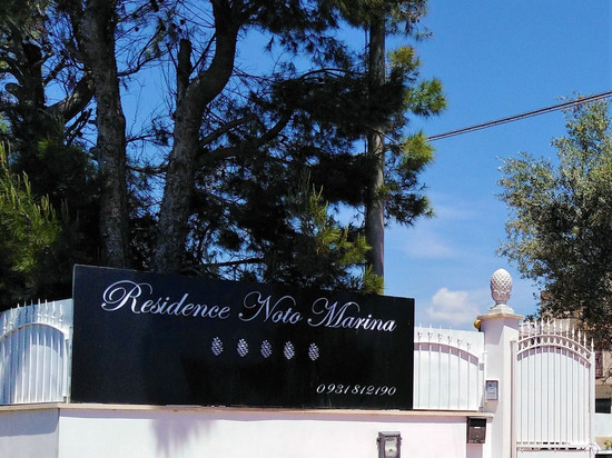 能都港酒店公寓和温泉