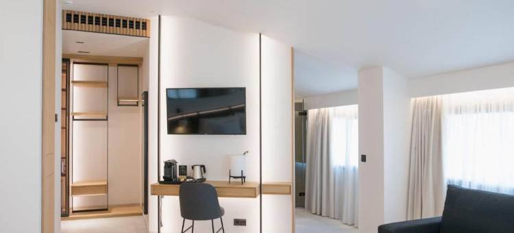 MYR塞拉诺斯门(Myr Puerta Serranos)图片