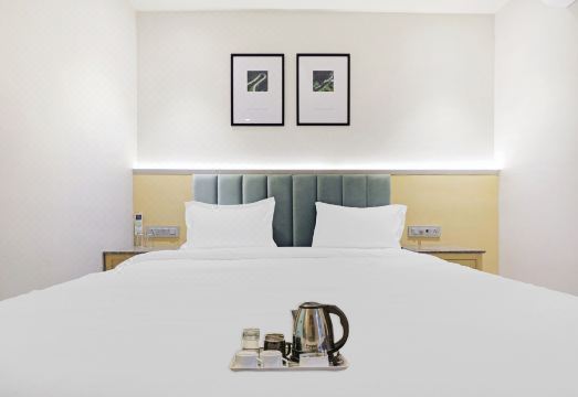 FabHotel Yellow Courtyard Hotel Overview