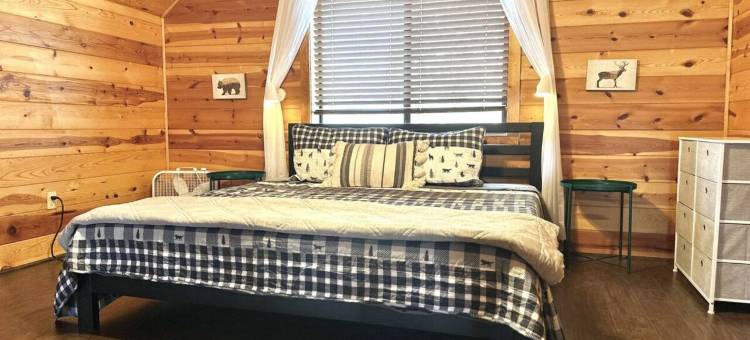 Vaulted Ceilings and Covered Porch Escape - Rustic Mountain Retreat图片