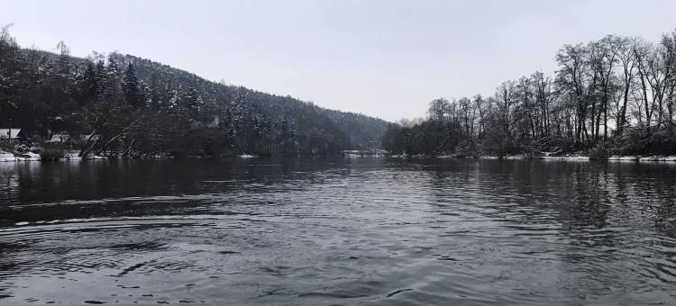 有划船体验的萨扎瓦河边小屋(Sazava River Cottage with Boating Experience)图片