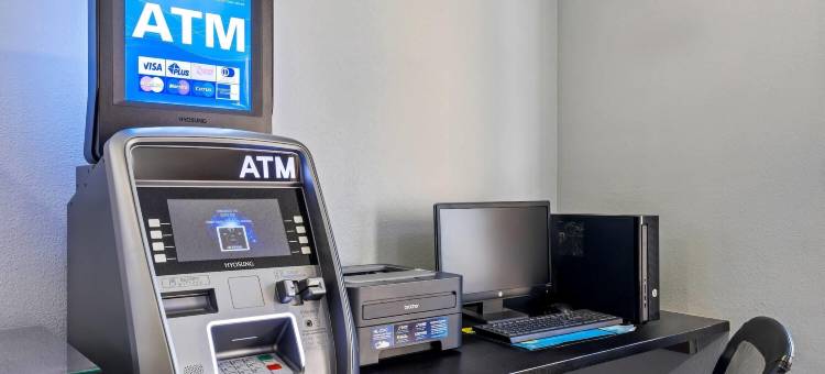 黑河瀑布戴斯酒店(Days Inn by Wyndham Black River Falls I-94 on Atv Trail)图片