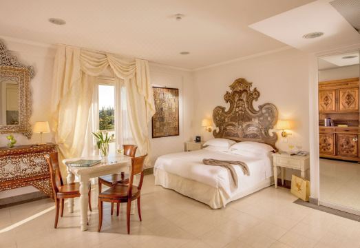 Arcom PalaceHotel Overview