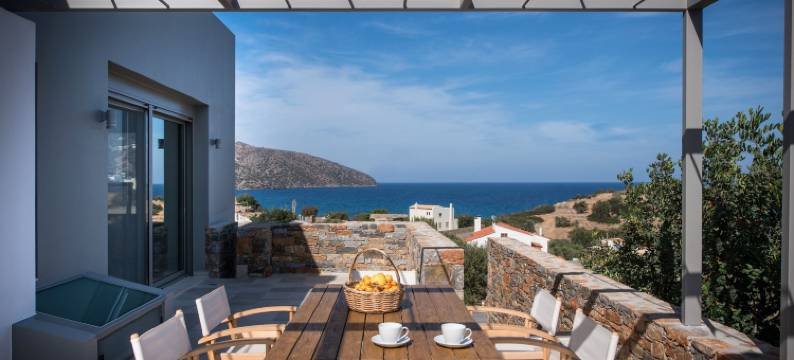 克里特岛的海滨豪华别墅，带私人泳池和桑拿(Luxurious Sea View Villa in Agios Nikolaos)图片