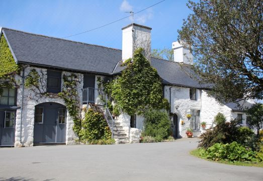 Dolgun Uchaf Historic B&B and Cottages in Snowdonia Hotel Overview