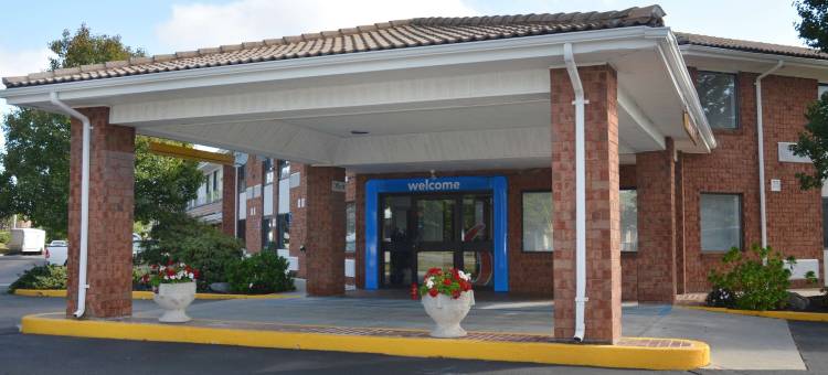 纽波特罗德岛6号汽车旅馆(Motel 6 Newport, RI)图片