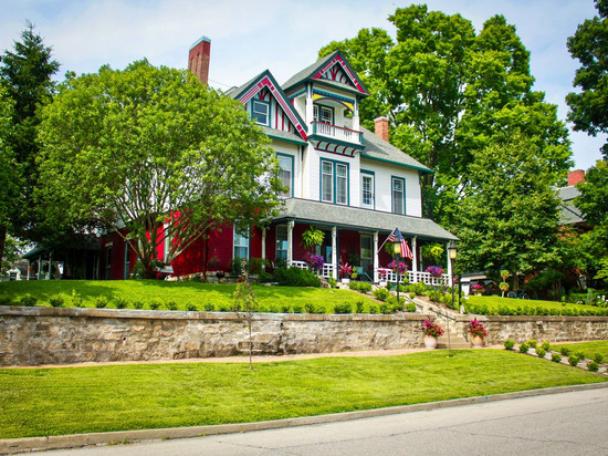 伊凡斯荷莉葛罗夫旅店民宿