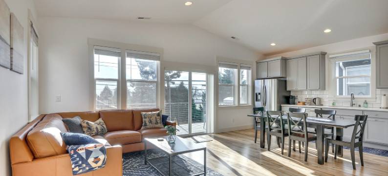 令人惊叹的斯蒂文森度假村，带山景！(Stunning Stevenson Retreat w/ Mountain Views!)图片