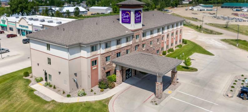 德弗尔斯莱克舒眠套房酒店(Sleep Inn & Suites Devils Lake)图片