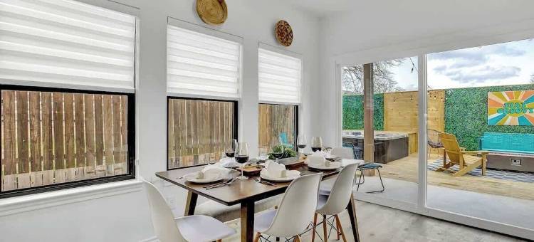 奢华现代住宅，配有热水浴缸露台和火坑！(Luxury Modern Home with Hot Tub Deck & Firepit!)图片
