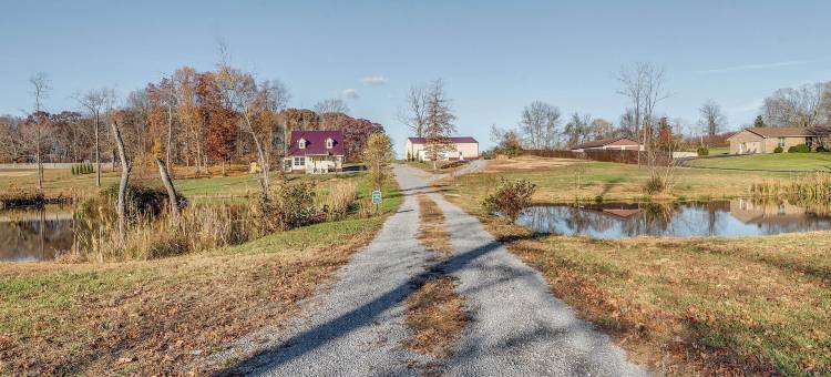 宁静的罗素泉家 w/ 火坑 & 池塘！(Peaceful Russell Springs Home w/ Fire Pit & Pond!)图片