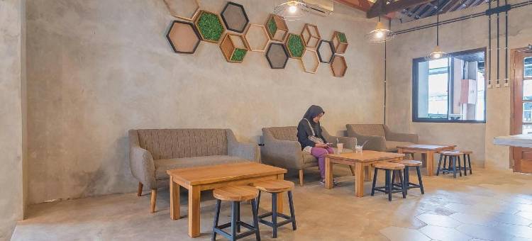 红多兹酒店-近加鲁特广场(RedDoorz Near Alun-Alun Garut)图片