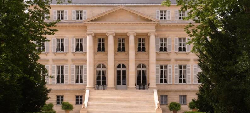 Beautiful holiday home with swimming pool图片