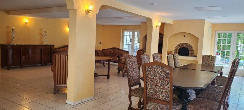 罗吉斯韦莱斯酒店(Logis Vélès)图片