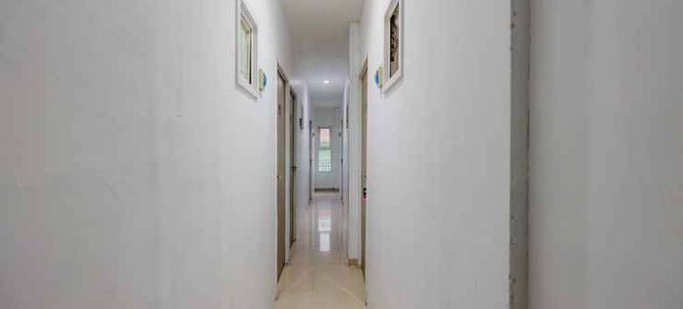 红多兹伊斯兰酒店-近勿加泗大都会购物中心(RedDoorz Syariah Near Metropolitan Mall Bekasi)图片