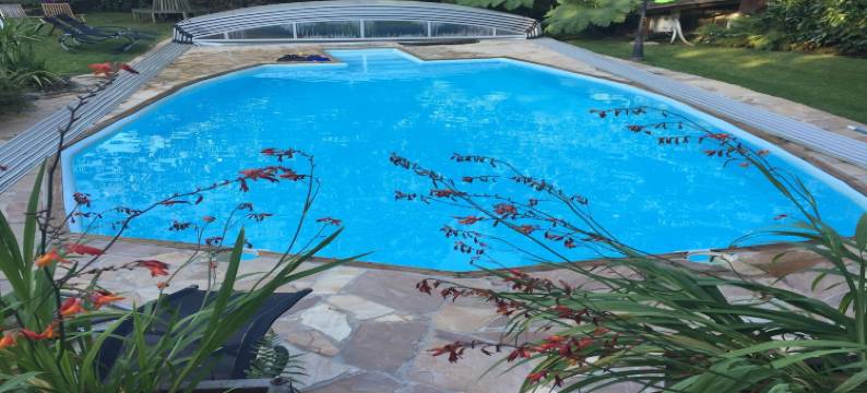 Family Holiday Home with Pool图片