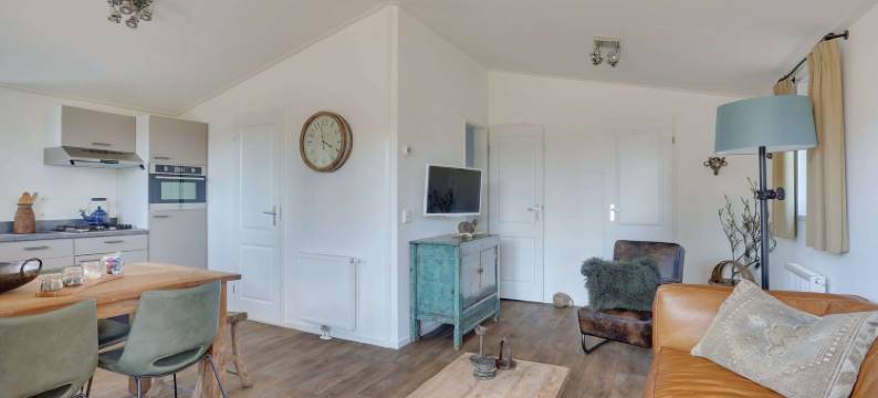 Bedafse Bergen的有露台的平房(Bungalow with a Terrace at Bedafse Bergen)图片