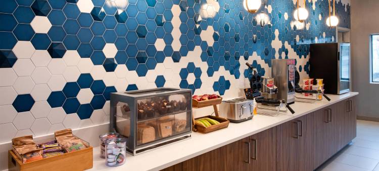西雅图锡塔克机场拉昆塔温德姆套房酒店(La Quinta Inn & Suites by Wyndham Seattle Sea-Tac Airport)图片