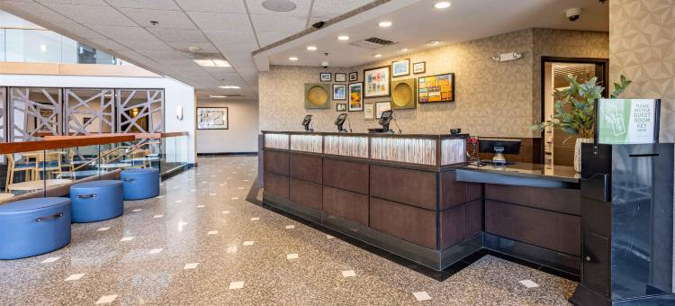 圣路易斯机场德鲁里套房酒店(Drury Inn & Suites St. Louis Airport)图片